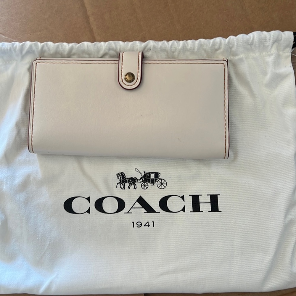 Beautiful leather Coach wallet